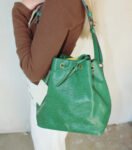 Preloved | LOUIS VUITTON Petit Noé Skuldertaske i Grøn Epi-læder (Lille)