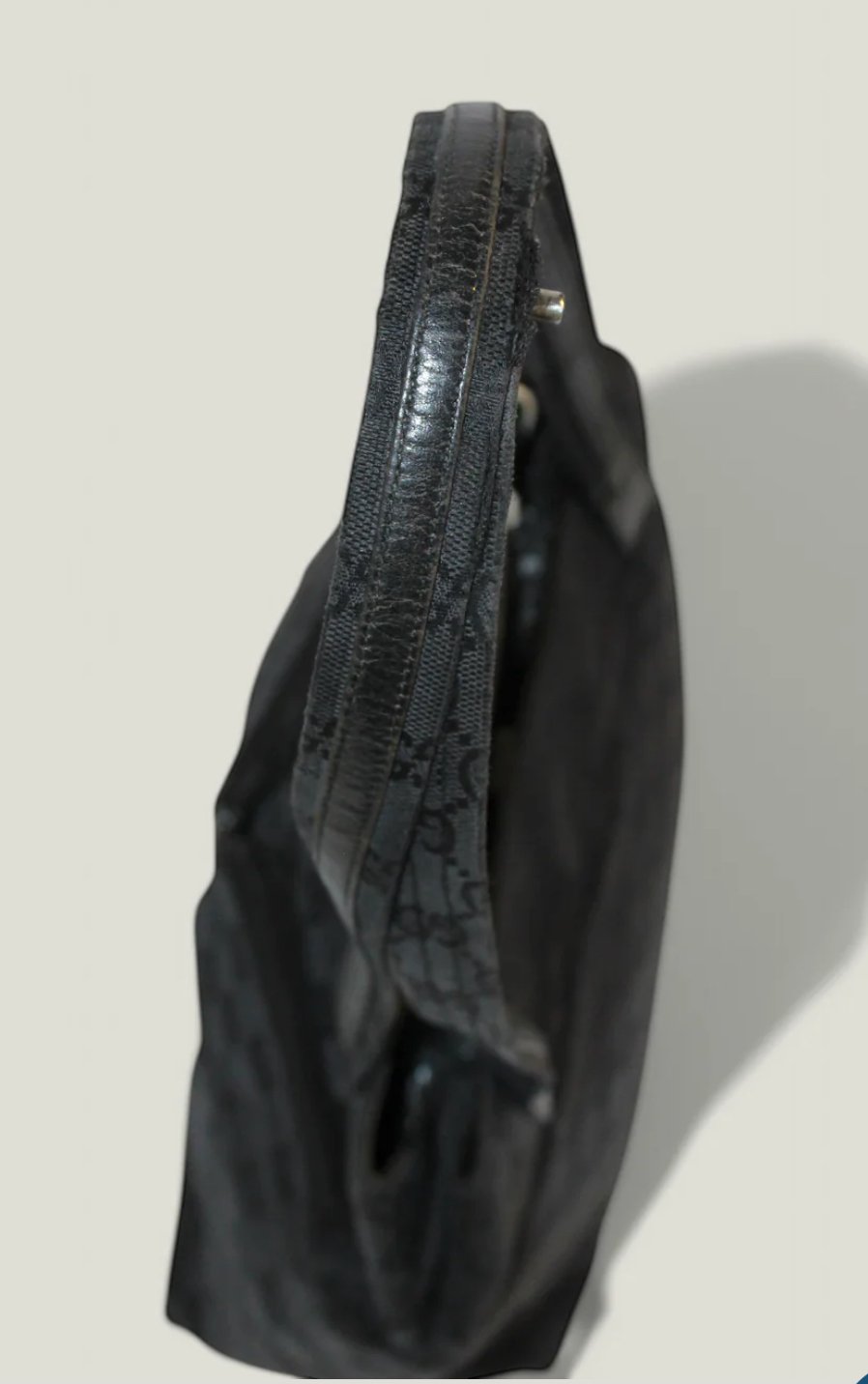 Preloved | GUCCI GG Canvas Håndtaske i Sort med Dobbelt Lynlåslomme